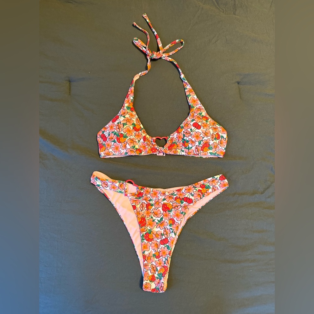 🌺 Blackbough Swim Berry Cherry Thea Bikini Set | Size M - Picture 3 of 12